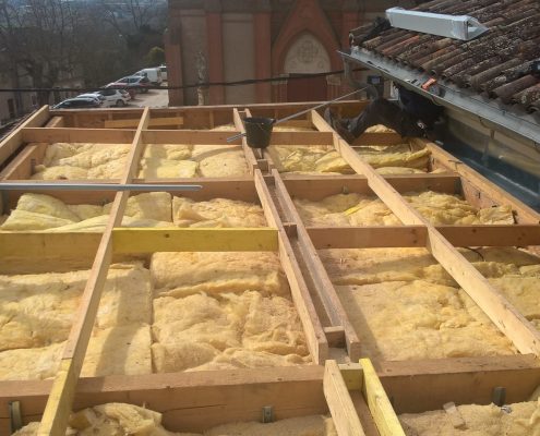 Chantier de Tournefeuille, pose de laine de verre en rouleau